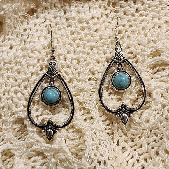 NEW Silver Toned and Faux Turquoise Upside Heart Pattern Earrings - Picture 1 of 3